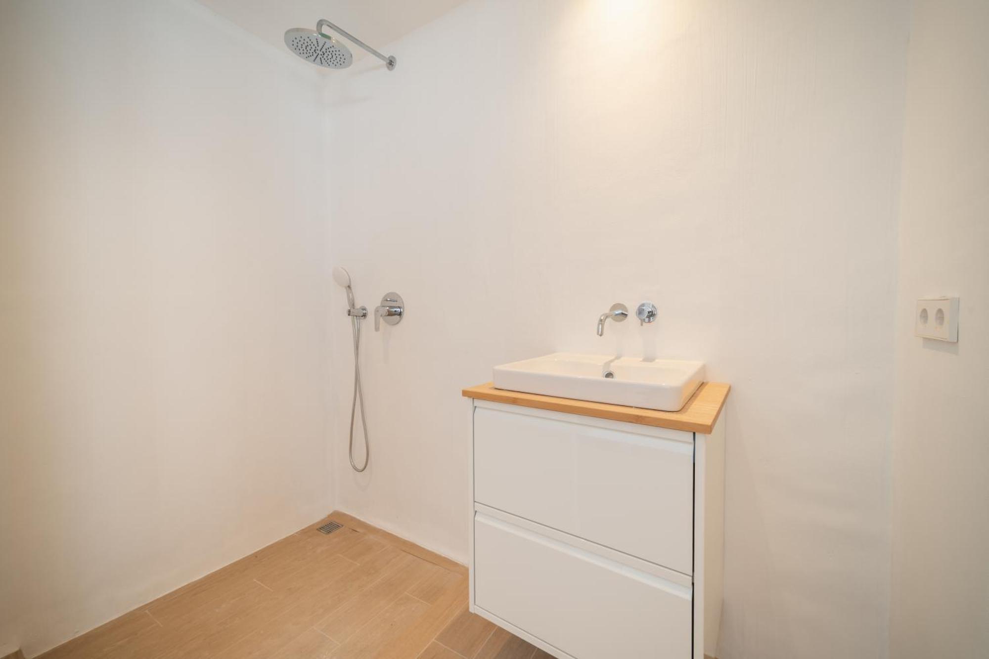 Llonga'S Hostel 4*
