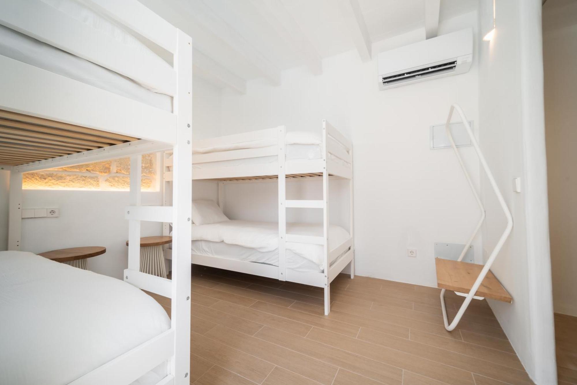 Llonga'S Hostel Pensión