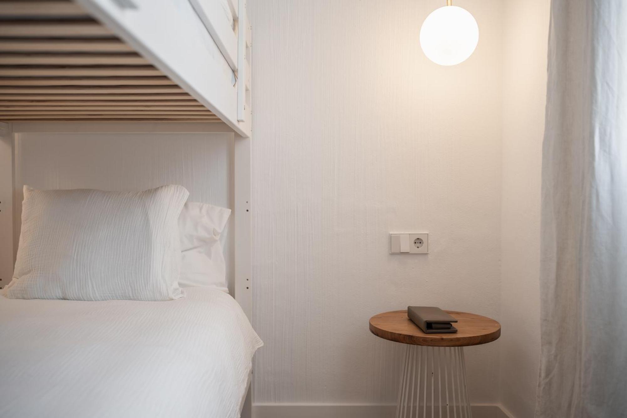 Llonga'S Hostel 4*