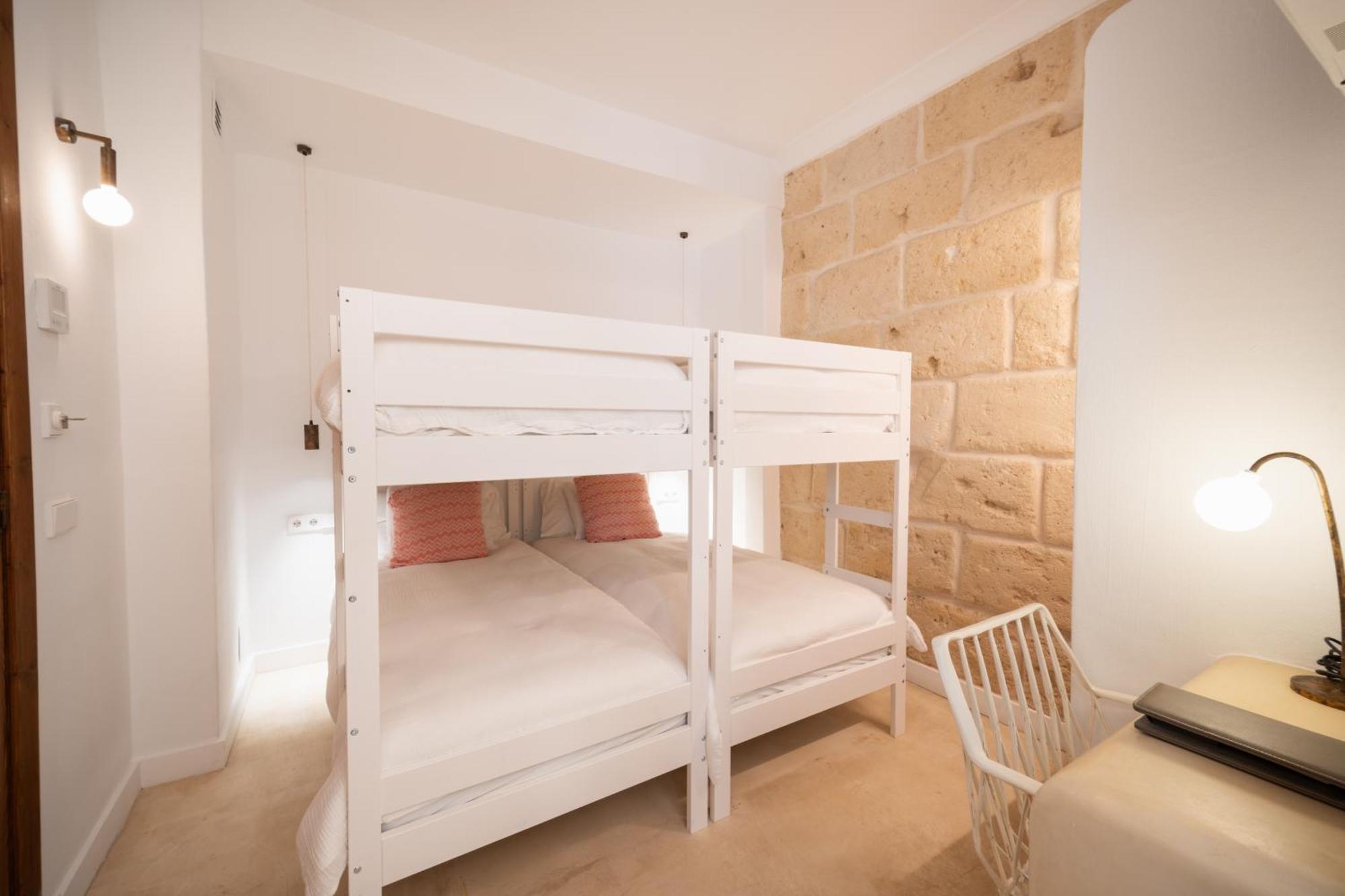 Pensión Llonga'S Hostel